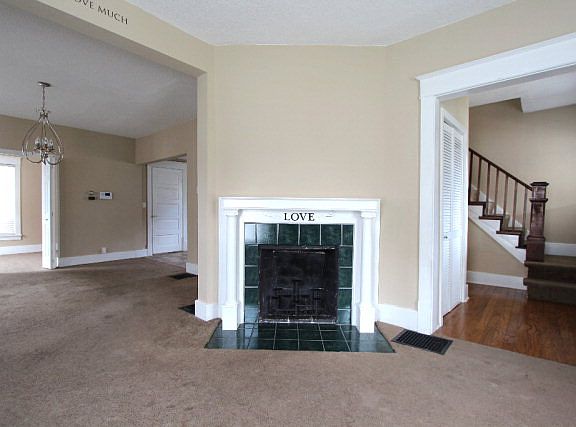 2nd image of 119 E Conron Ave
