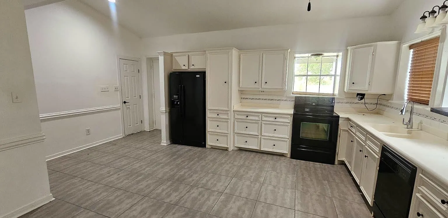 2 bed, 1.0 bath, 1200 sqft, $2,000 — Photo 1
