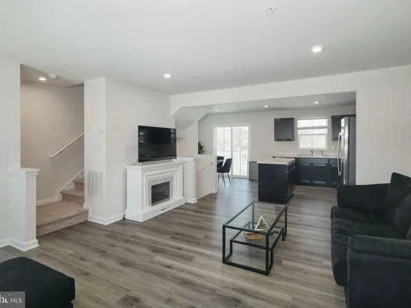 2130 Cross Country Rd, Northampton, PA 18067
