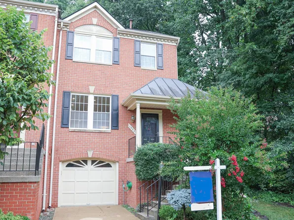 1422 Park Garden Ln, Reston, VA 20194