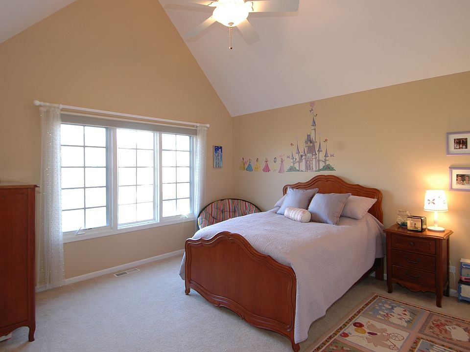 2nd image of 635 Oak Ln