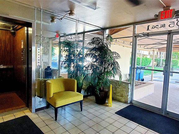 5th image of 3905 N Nob Hill Rd APT 510