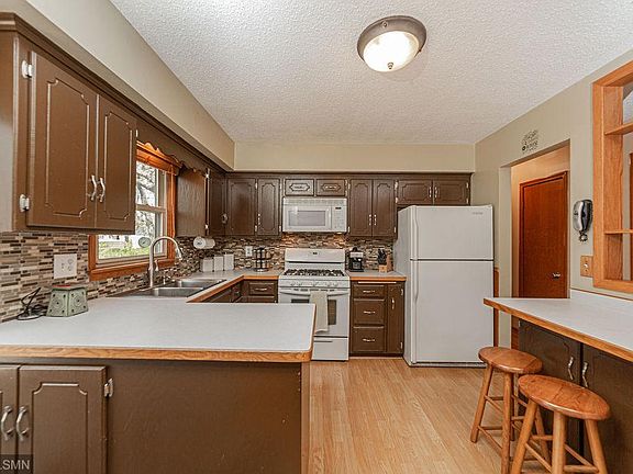 5th image of 6536 McKinley St NE