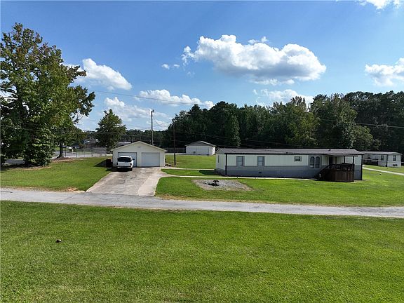 3rd image of 1425 Amity Rd