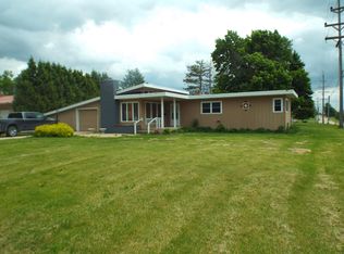 820 S Logan St, Lena, IL 61048