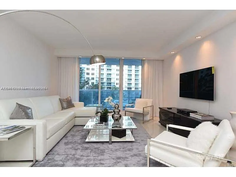 Building Photo - 2301 Collins Ave #617