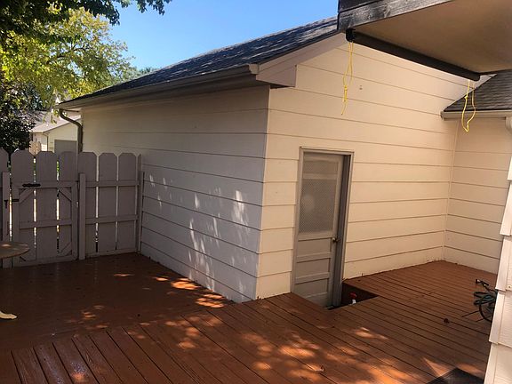 3rd image of 1322 Parkwood Dr