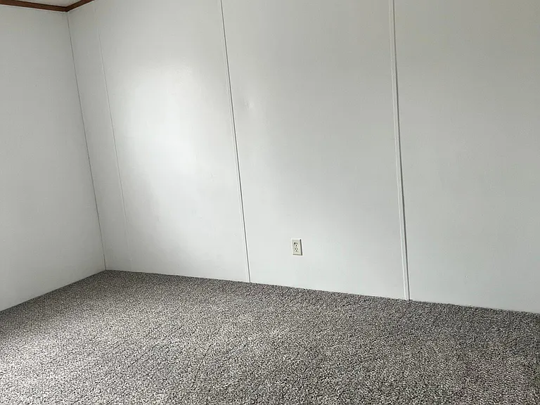 637 Colonial Dr — Photo 16
