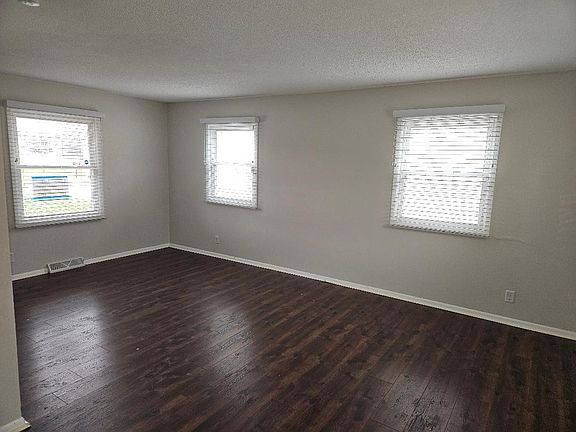 5th image of 1571 NW 93rd Ct
