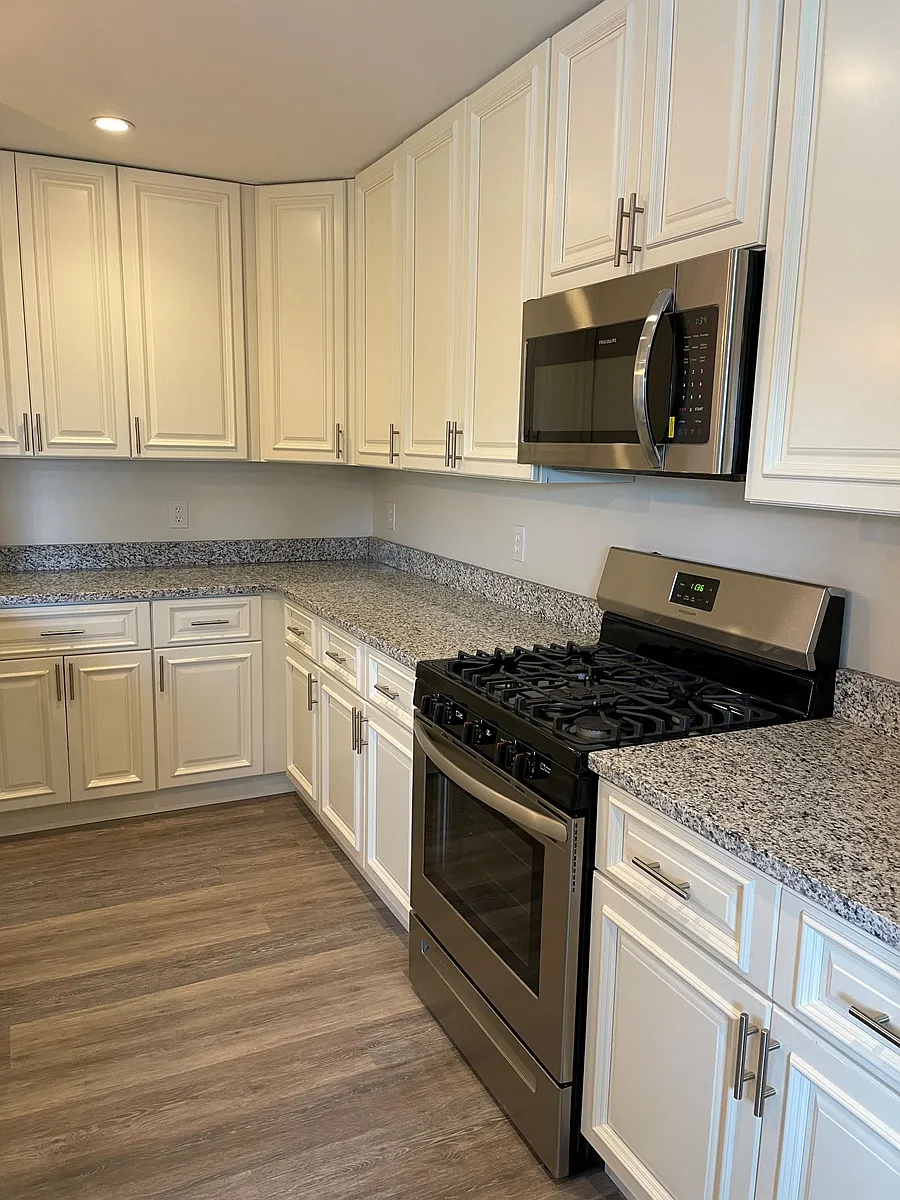 unit 104 kitchen - 903 Morgantown Rd #104