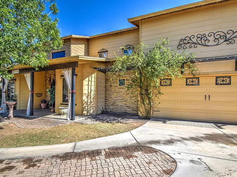 1341 E Ivyglen St — Photo 45