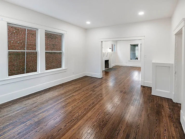 104 E Glenwood Ave — Photo 24