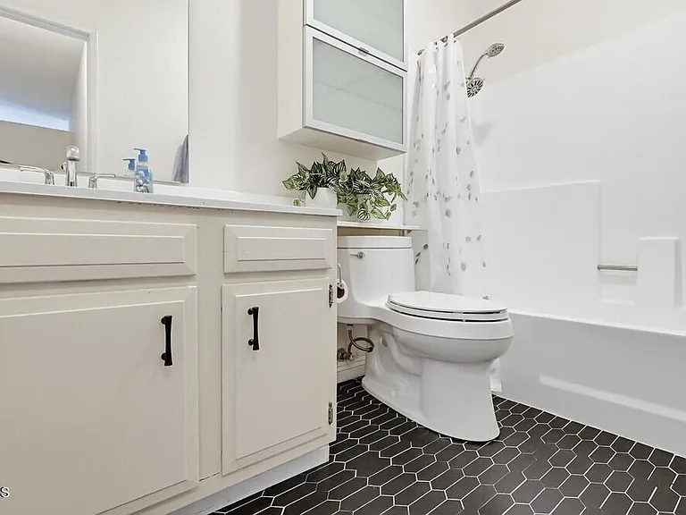 2680 Lake Ave #8 — Photo 16