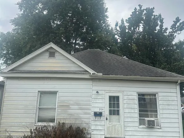 204 E Chester St, Pinckneyville, IL 62274