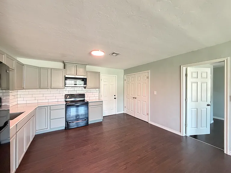 2226 NW 26th St — Photo 5