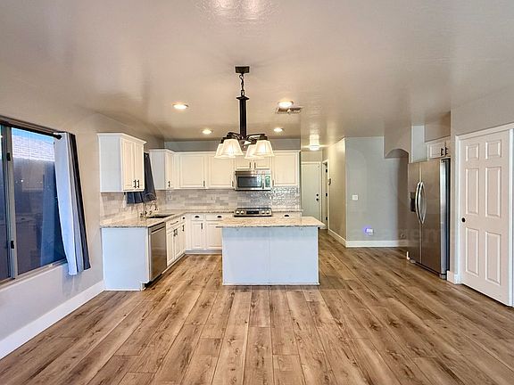 4th image of 3318 E Woodside Way