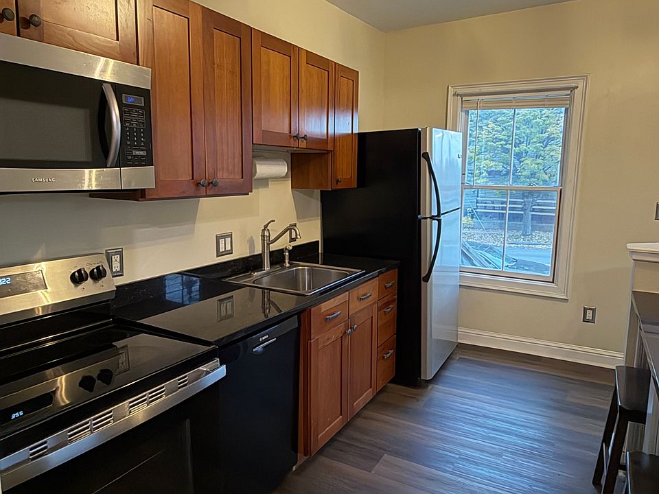 1st image of 139 Maple St #2