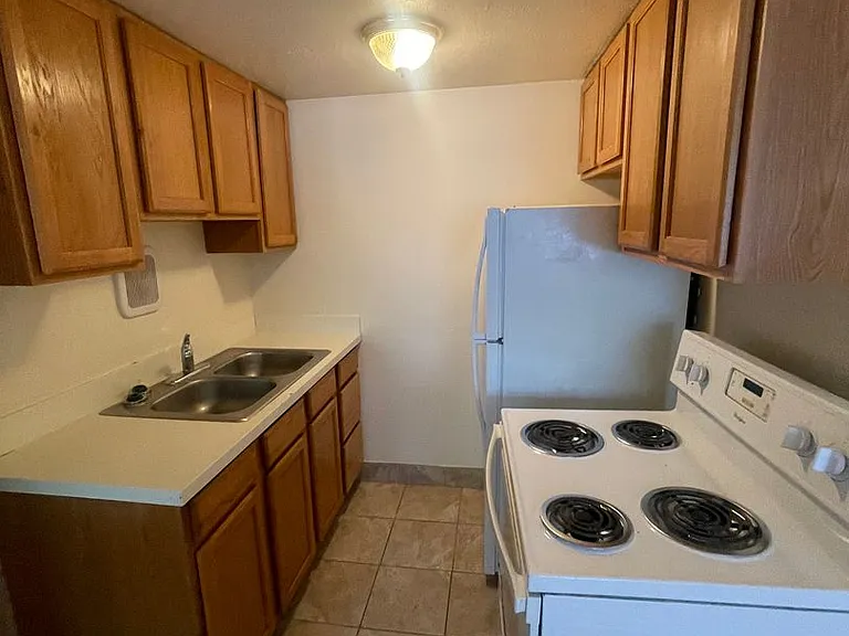 Concord House Apartments — Photo 32