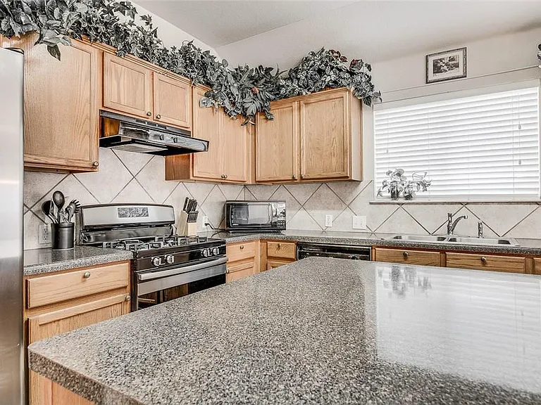 6021 Almelo Dr — Photo 11