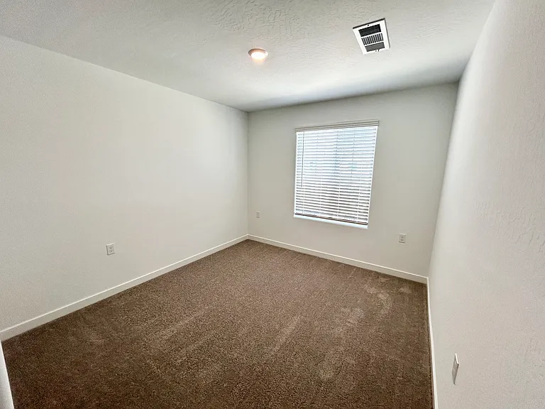 4456 Bellaire Ave — Photo 11