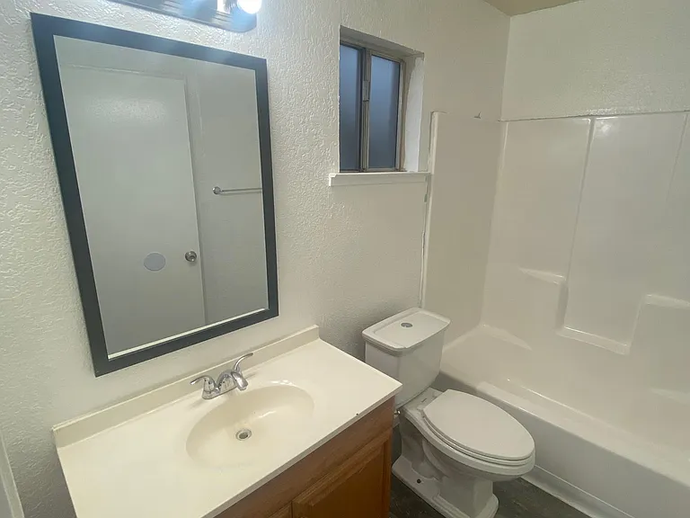 221 E Edison St #8 — Photo 12