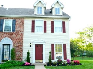 34 Amberly Ct #136, Franklin Park, NJ 08823