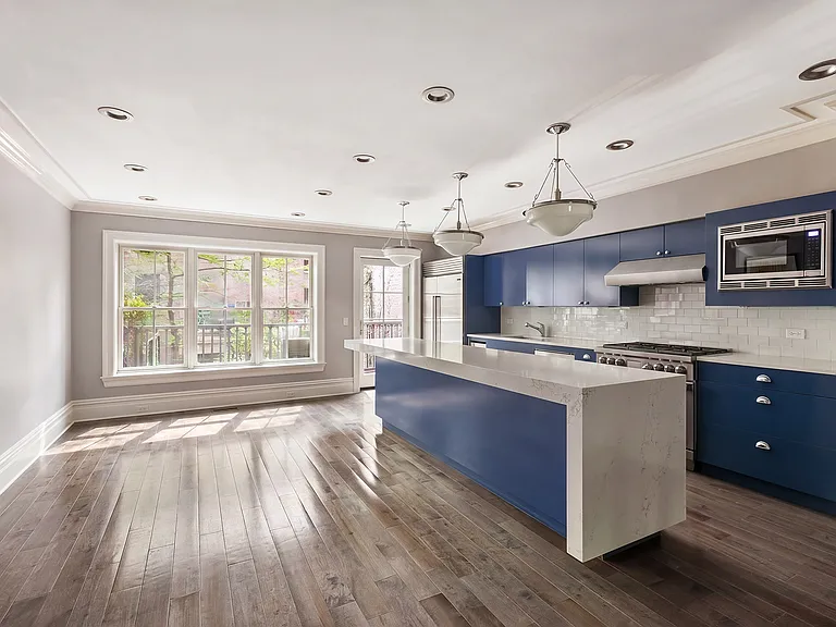 218 E 79th St #TWHS — Photo 4