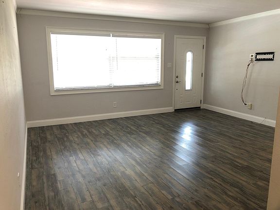 4th image of 754 76th Ave N