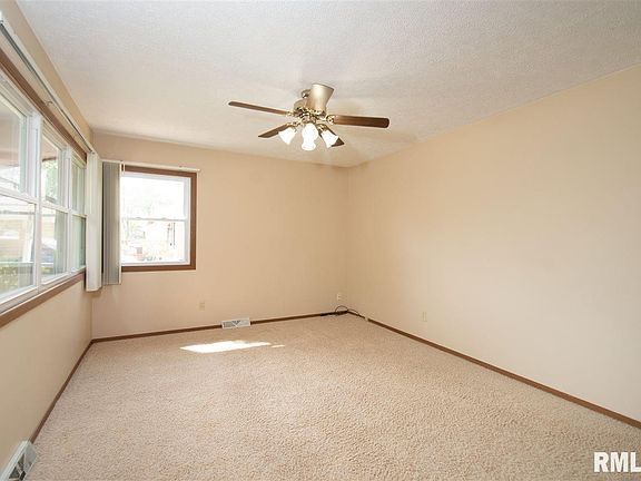 4th image of 2622 Holly Dr