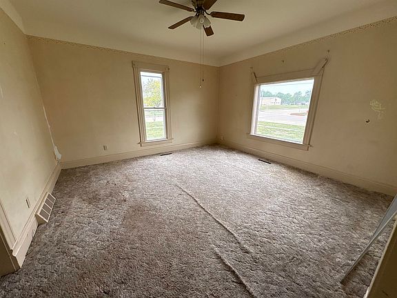 3rd image of 221 W Broadway St