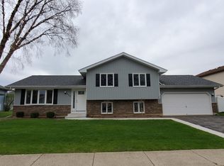 653 Shenandoah Trl, Elgin, IL 60123