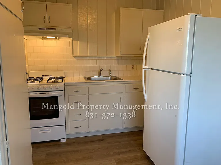 The Reef Apartments — Photo 2