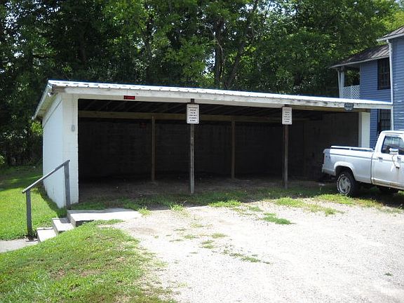 2nd image of 839 N Main St