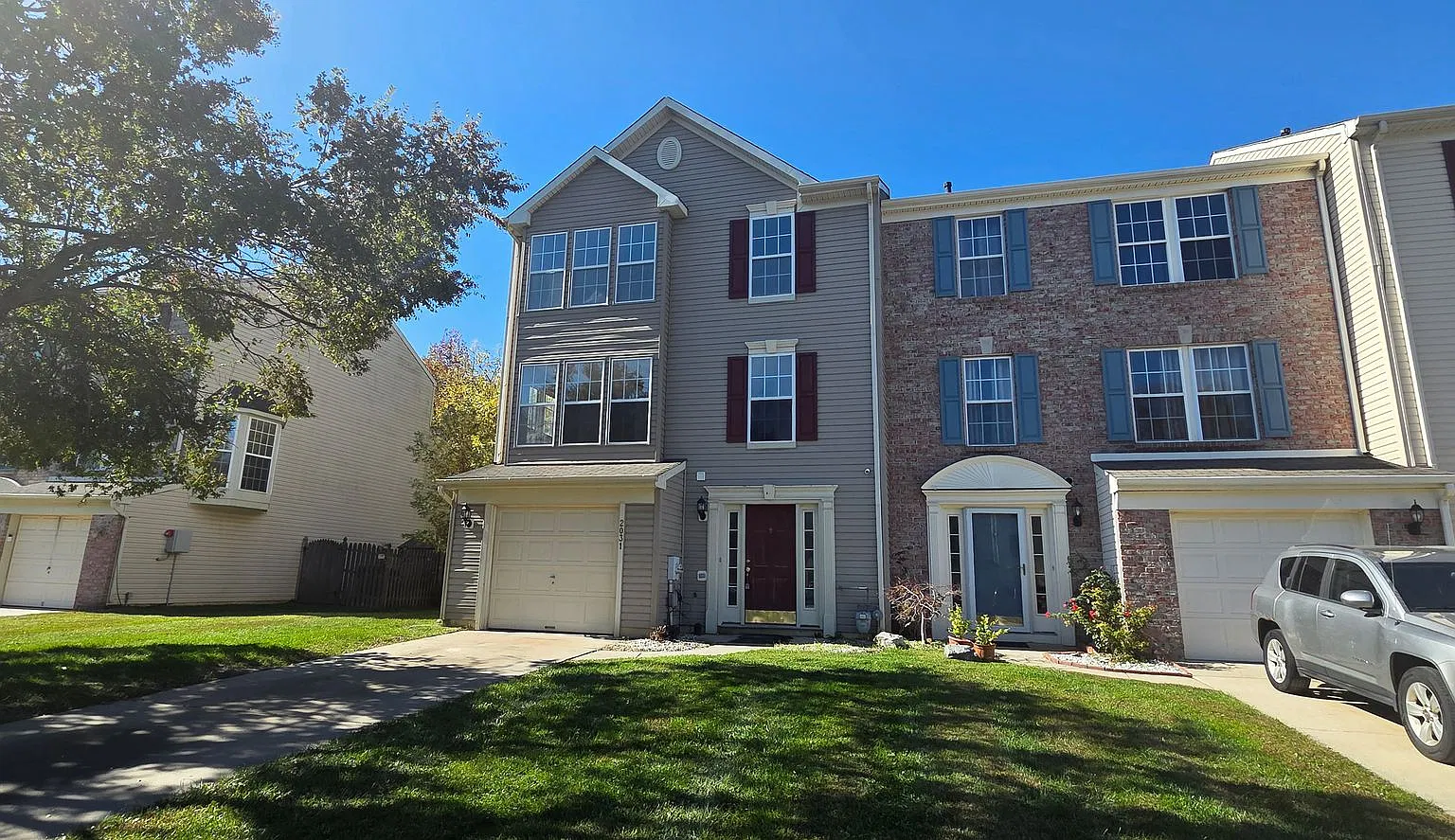 2031 Broadacres Dr — Photo 2