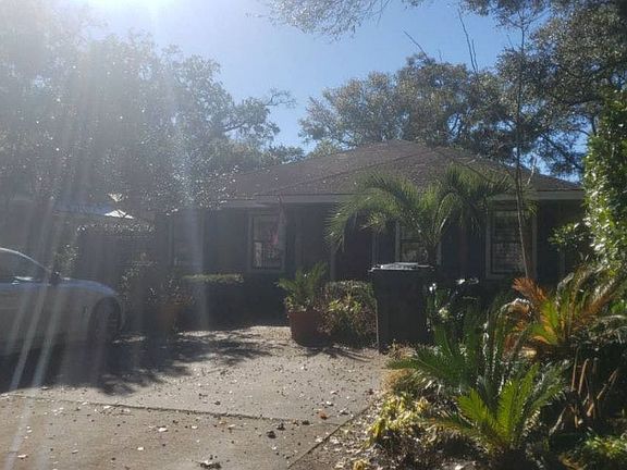 2nd image of 1915 1st Ave