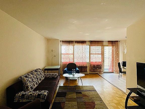 3rd image of 2940 W 5th St APT 6E