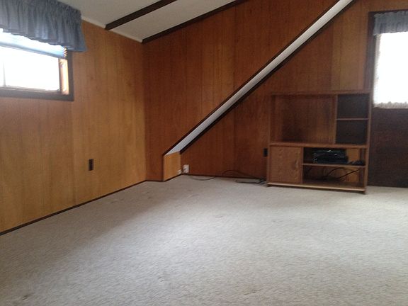 4th image of 133 S Shore Rd