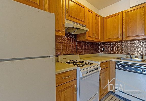 3rd image of 147 9th St #4RF