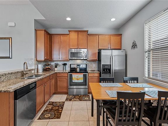 5th image of 909 Woods Landing Dr