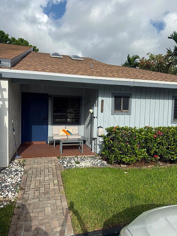 1541 N 14th Ter - Property Image