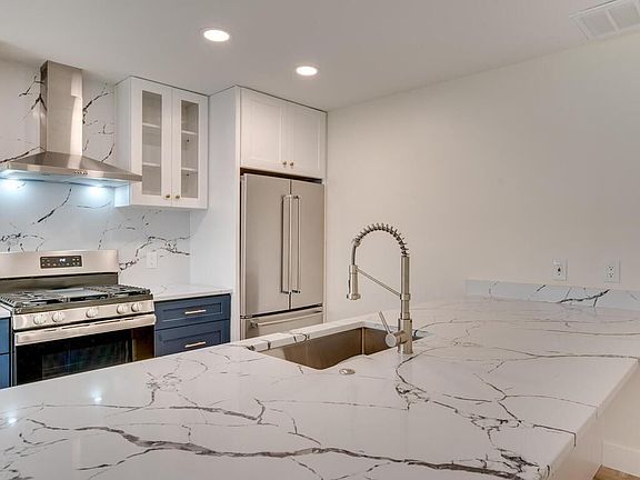2nd image of 9107 Japonica Ct #B
