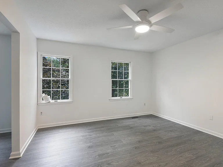 91 Premier Ct — Photo 32