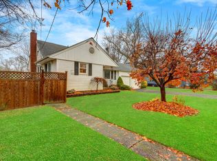 38 Little East Neck Rd S, Babylon, NY 11702