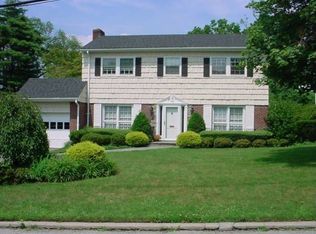 5327 Concord St, Little Neck, NY 11362