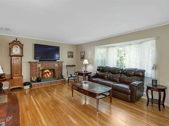 5th image of 3 Candlewood Ct