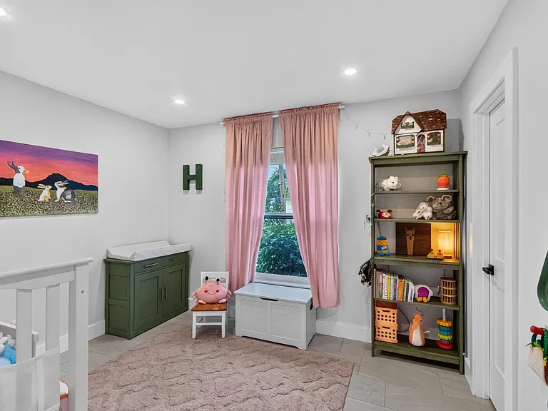 272 SW Fairchild Ave — Photo 25