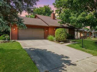 2001 Park Ridge Dr, Urbana, IL 61802