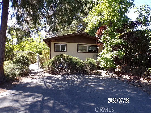 14925 Hillcrest Ave photo 1