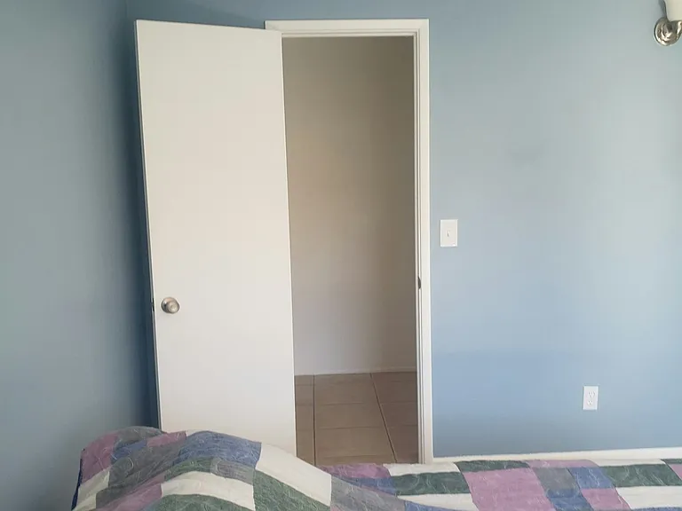 2nd bedroom / walk-in closet