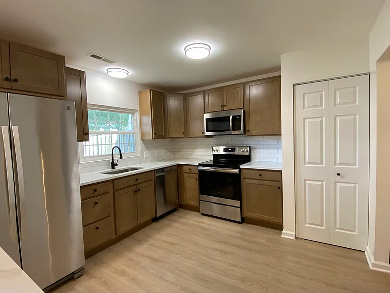 15618 Emery Ct — Photo 5